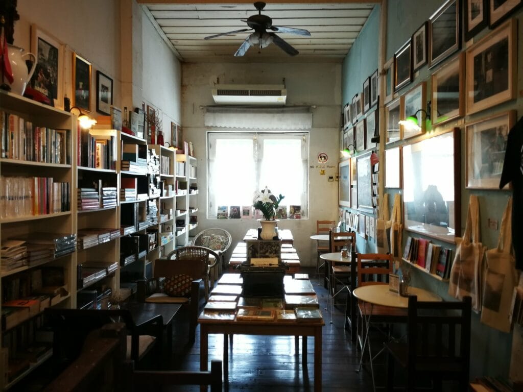 ร้านหนังสือเดินทาง - Passport Bookshop
