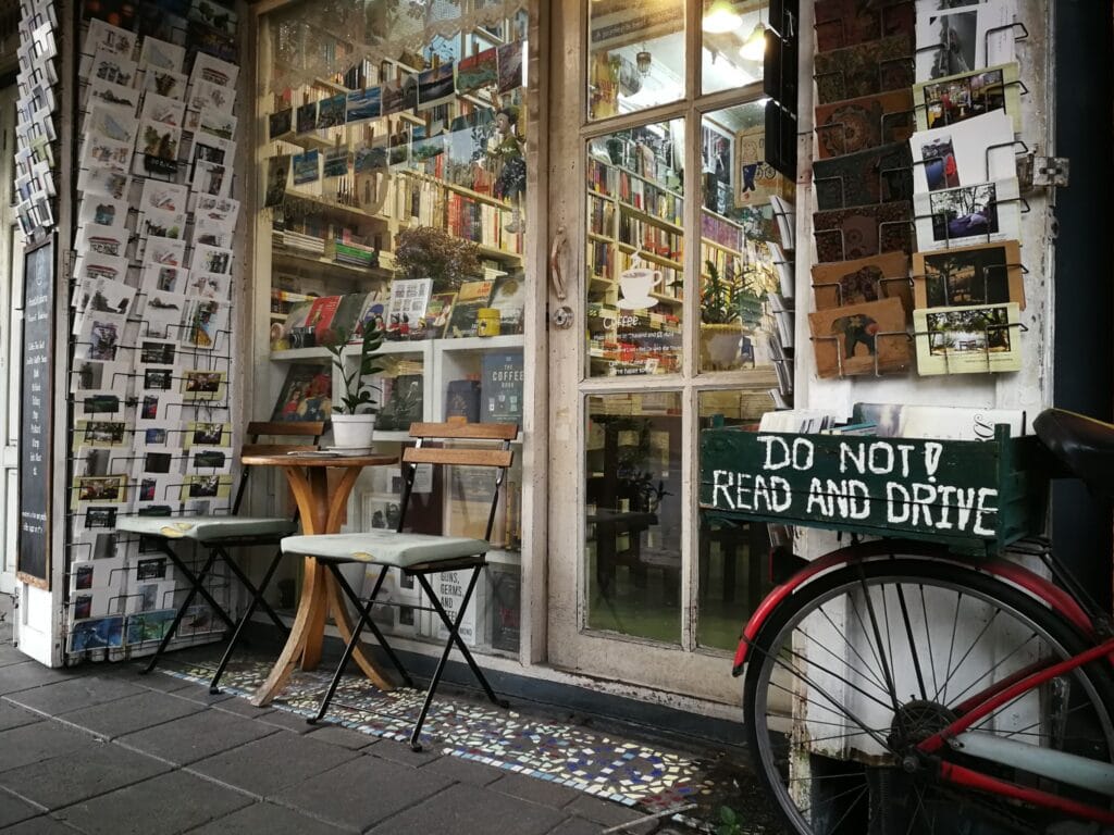 ร้านหนังสือเดินทาง - Passport Bookshop