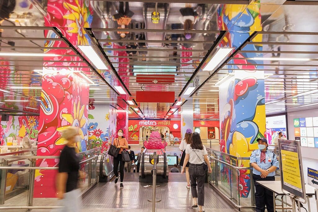 อาร์ตสเปซแห่งใหม่กลางกรุง Metro Art ที่ MRT พหลโยธิน 
