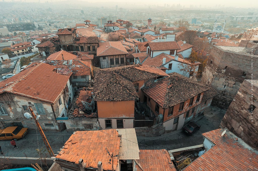 อาคารถล่มในตุรกี เพราะแผ่นดินไหวหนัก หรือโครงสร้างไม่ได้มาตรฐาน?