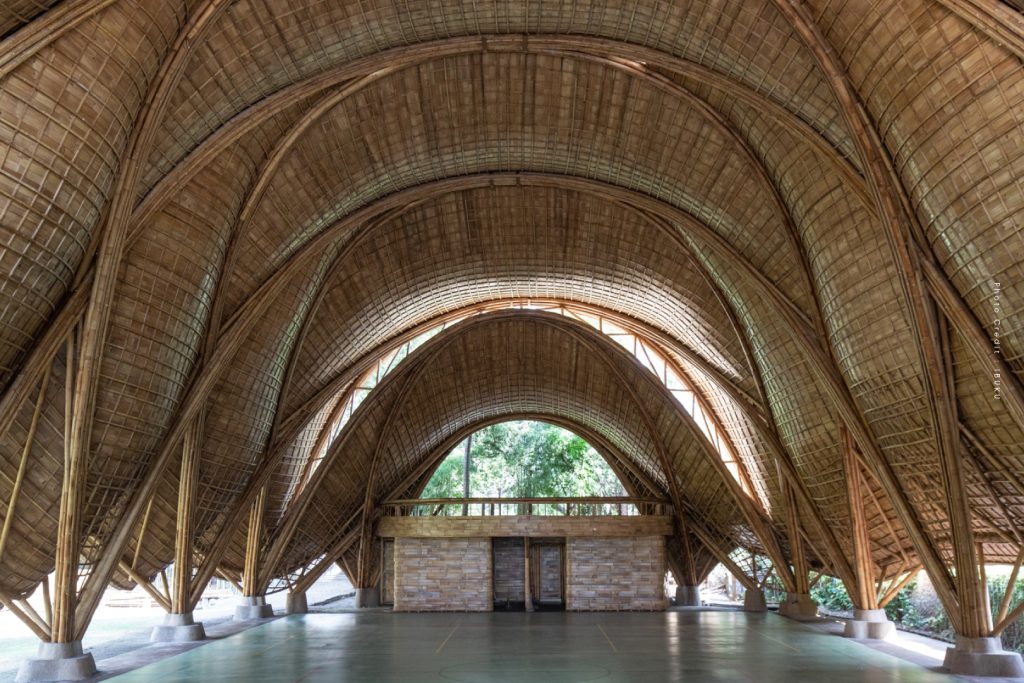 The Arc อาคารไม้ไผ่ของโรงเรียนในบาหลี แนวคิดการออกแบบด้วยวัสดุทางเลือกที่ยั่งยืน