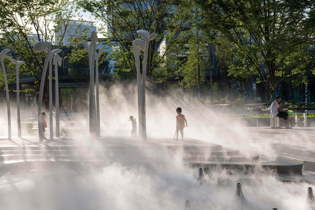 Waterline Park สวนน้ำสาธารณะในเมืองเฉิงตู ที่ได้แรงบันดาลใจจากแหล่งน้ำตามธรรมชาติ 