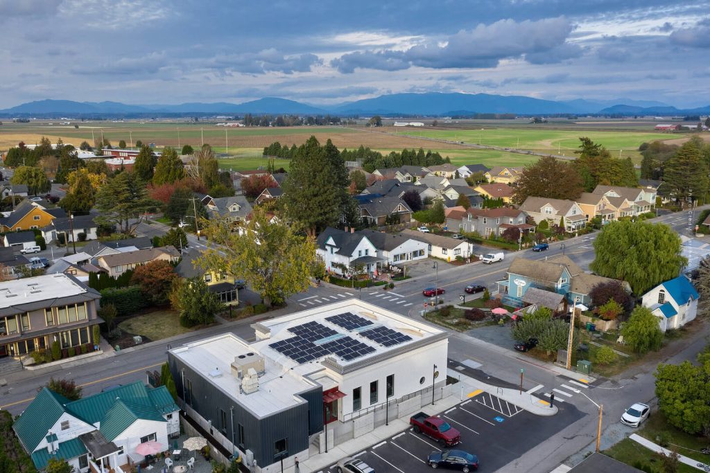 La Conner Swinomish ห้องสมุดสาธารณะสามภาษาในสหรัฐฯ ร่วมพัฒนาโดยคนต่างถิ่นและชนพื้นเมือง