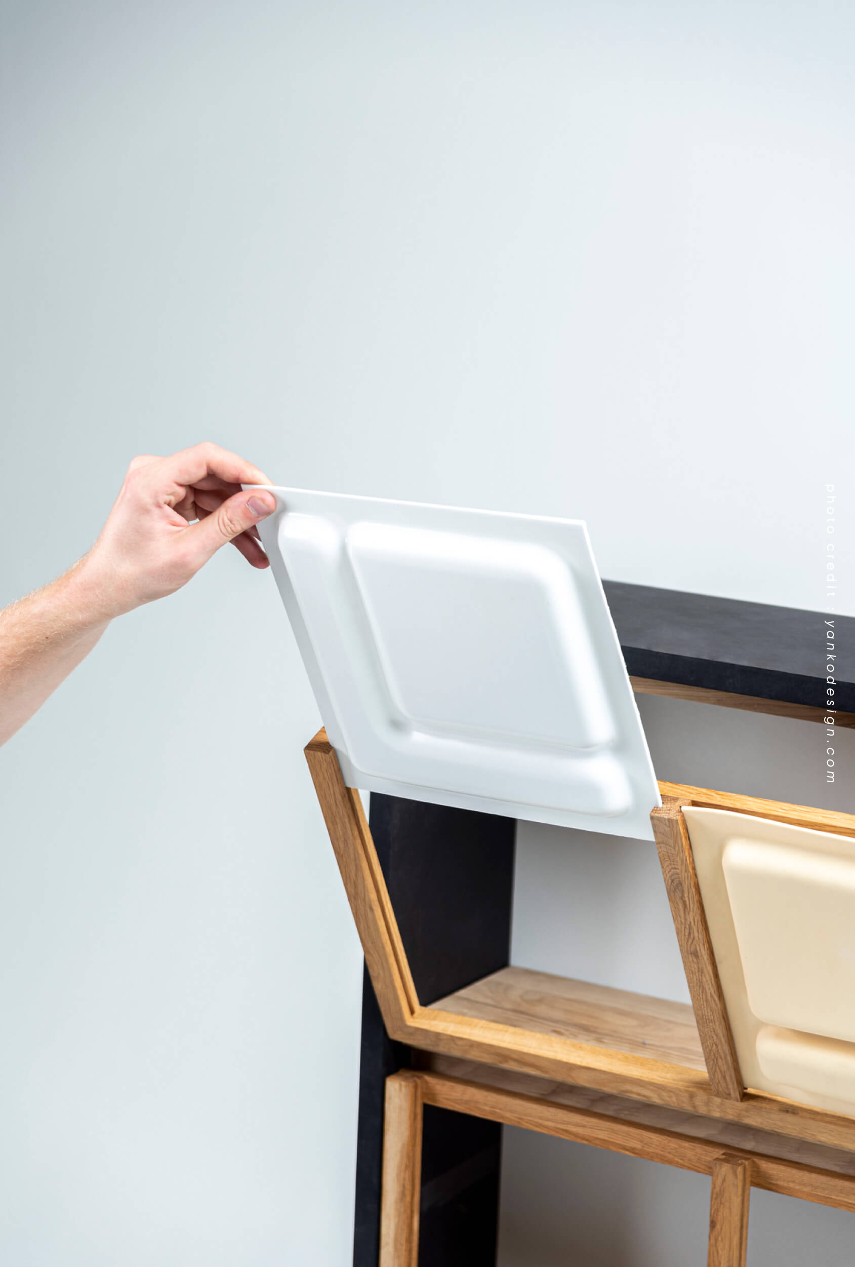 Multifunctional shelf "Gere" an urban creature