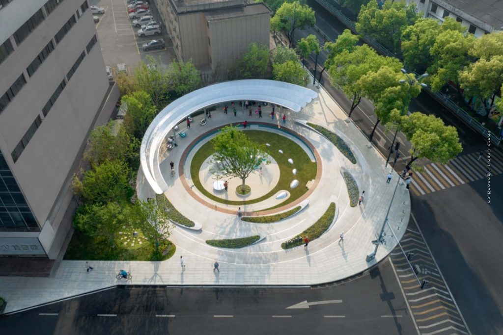 Rotating Water Drop Park