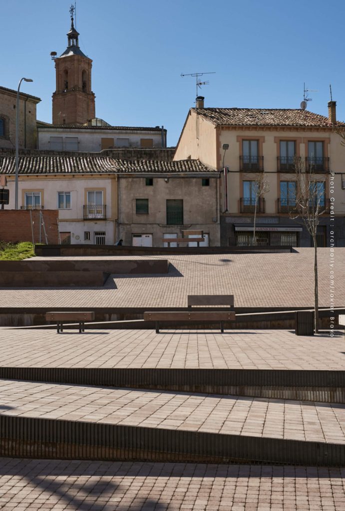 ‘Plaza del Zarrón’ จัตุรัสสำหรับทุกคน