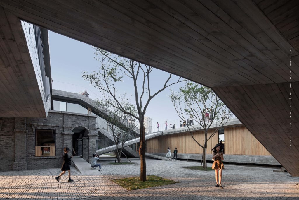 Mengzi NSAU Bookstore นร้านหนังสือใต้ทางเดิน สวนสาธารณะ ริมทะเลสาบ ประเทศจีน