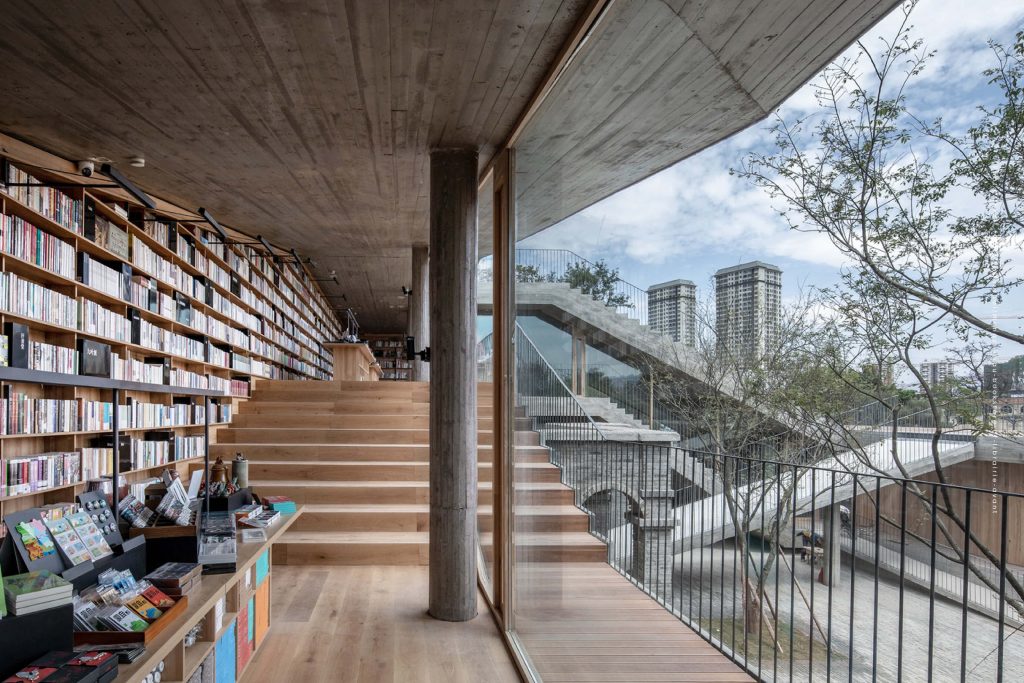 Mengzi NSAU Bookstore นร้านหนังสือใต้ทางเดิน สวนสาธารณะ ริมทะเลสาบ ประเทศจีน