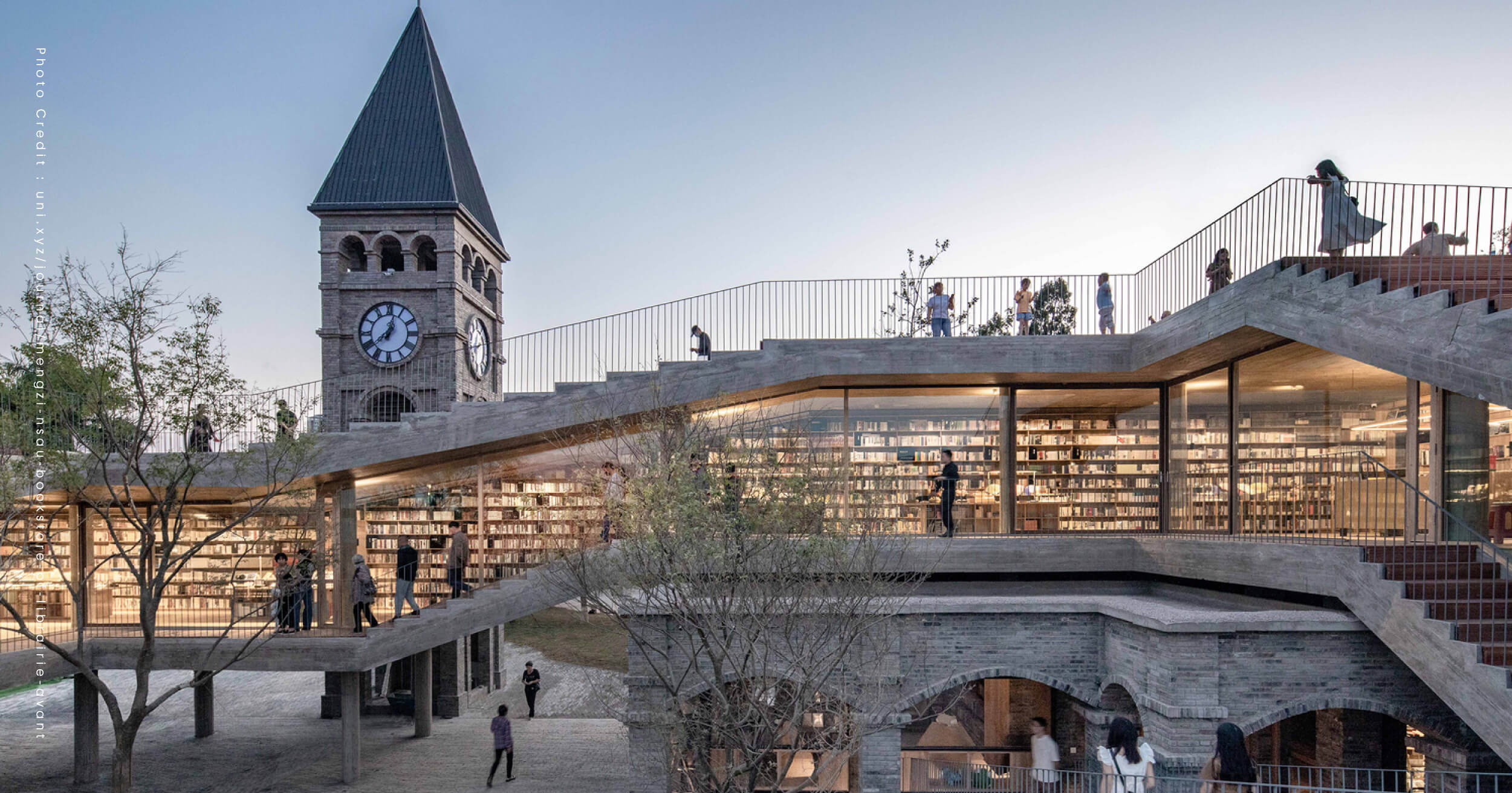 Mengzi NSAU Bookstore นร้านหนังสือใต้ทางเดิน สวนสาธารณะ ริมทะเลสาบ ประเทศจีน