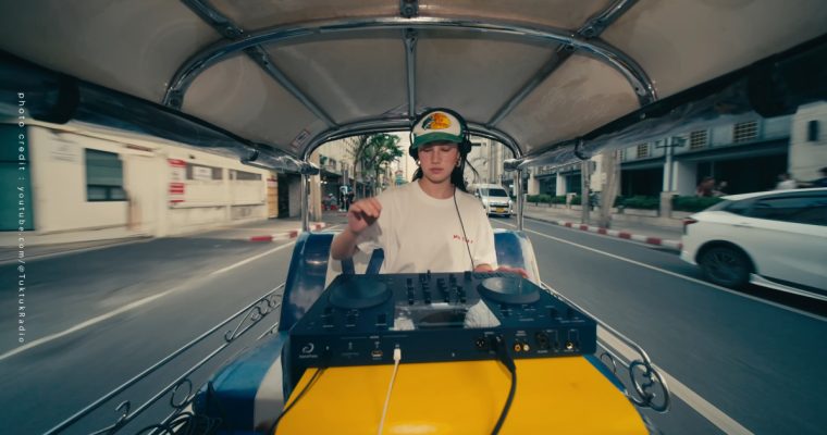Tuktuk Radio ดีเจมิกซ์เพลงบนรถตุ๊กตุ๊ก ตะลุยรอบกรุงเทพฯ