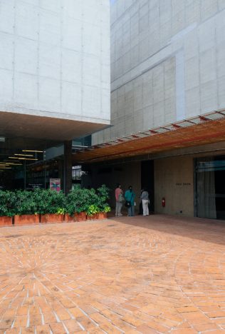 The Jim Thompson Art Center หอศิลป์บ้านจิม ทอมป์สัน โอเอซิสการเรียนรู้ใจกลางเมือง