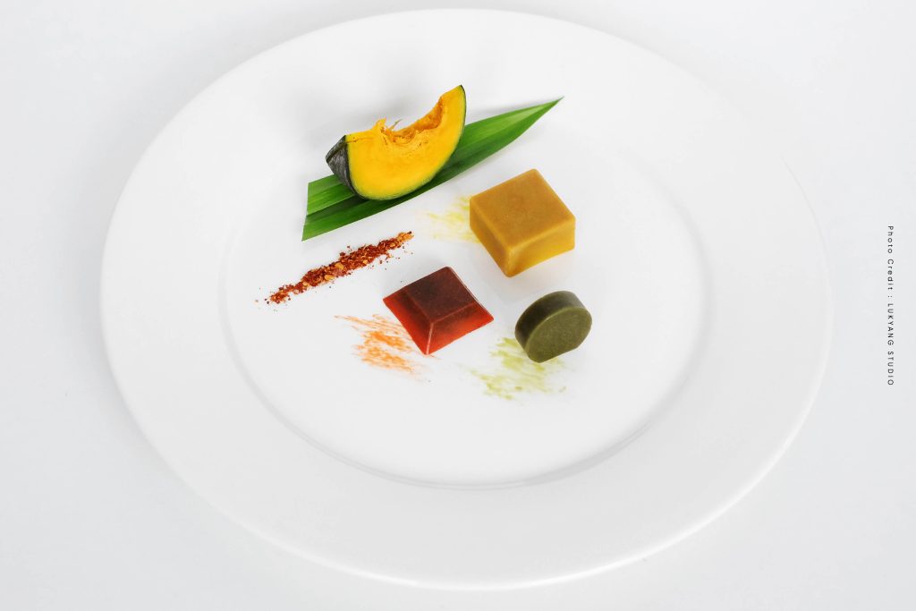 Food Waste Crayons โดย LUKYANG Studio เปลี่ยนขยะ เศษพริกป่น กระเจี๊ยบ ใบเตย สีเทียน demark รางวัล demark สี ศิลปะ ของเหลือใช้ ขยะเศษอาหาร