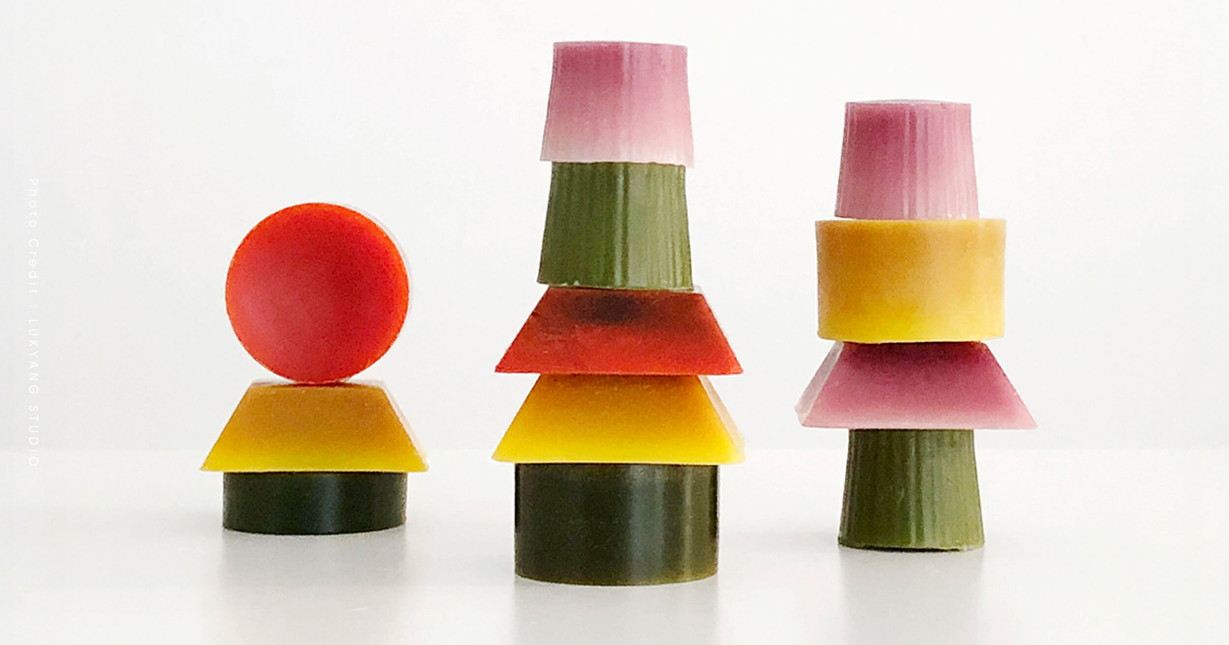 Food Waste Crayons โดย LUKYANG Studio เปลี่ยนขยะ เศษพริกป่น กระเจี๊ยบ ใบเตย สีเทียน demark รางวัล demark สี ศิลปะ ของเหลือใช้ ขยะเศษอาหาร