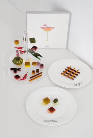 Food Waste Crayons โดย LUKYANG Studio เปลี่ยนขยะ เศษพริกป่น กระเจี๊ยบ ใบเตย สีเทียน demark รางวัล demark สี ศิลปะ ของเหลือใช้ ขยะเศษอาหาร