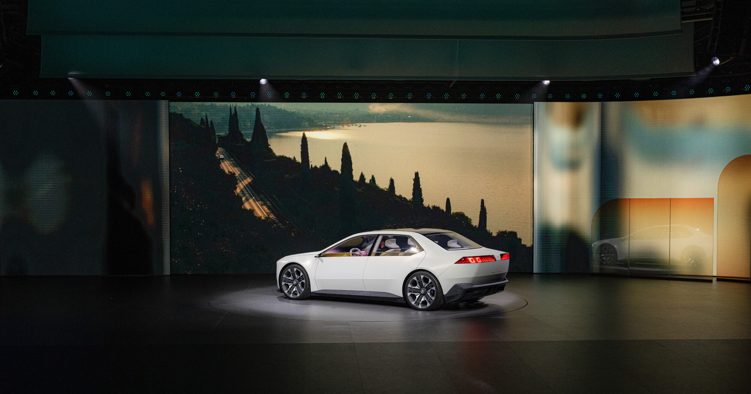 Road to Neue Klasse ครั้งแรกในไทยของรถยนต์ต้นแบบแห่งอนาคต BMW VISION NEUE KLASSE วันที่ 8 - 12 ตุลาคม 2568 Central Embassy ชั้น G