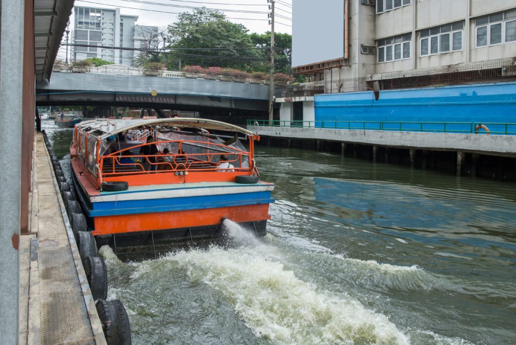 เรือคลองแสนแสบมีเสียงประกาศ