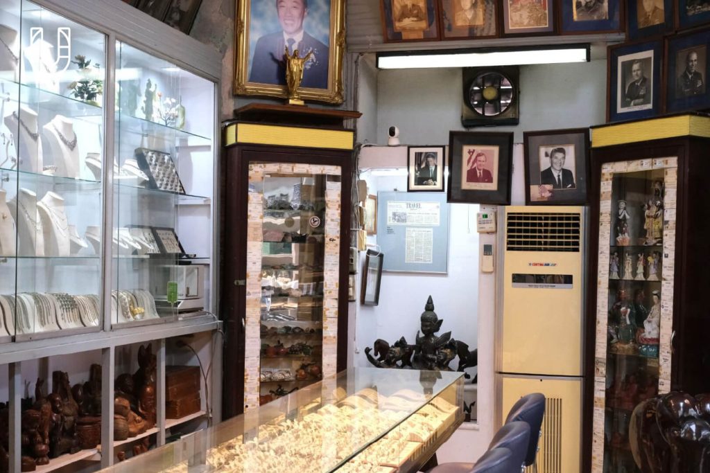 เฟื่องนคร เดินเท้าสำรวจ 5 ร้านบนหนึ่งในสามถนนแรกของไทย