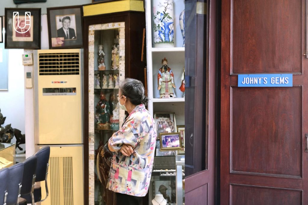 เฟื่องนคร เดินเท้าสำรวจ 5 ร้านบนหนึ่งในสามถนนแรกของไทย