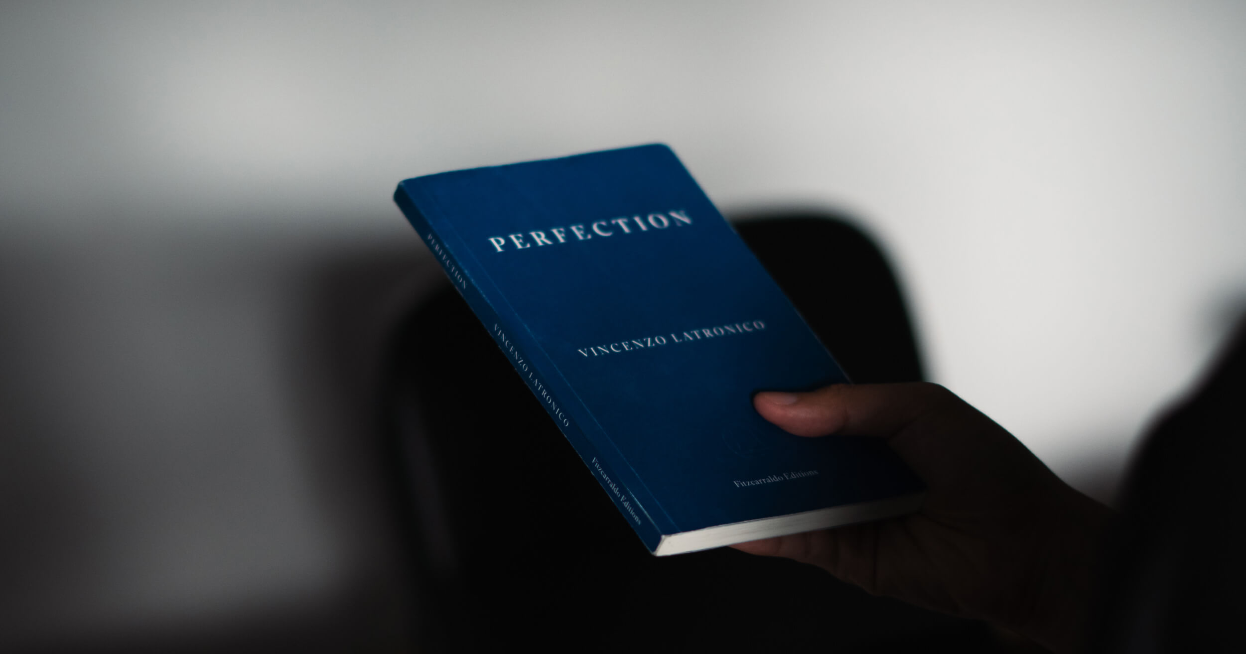 Perfection Digital Nomad Vincenzo Latronico หนังสือ ภาษาอังกฤษ อิตาเลียน รางวัล The International Booker Prize 2025