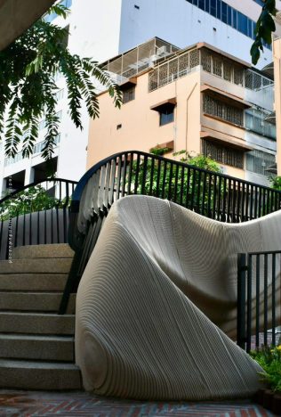 ไปเดินข้ามสะพานคลองโอ่งอ่างใหม่ ที่ กทม.ร่วมกับ SCG ใช้วัสดุรักษ์โลกพัฒนาแลนด์มาร์กของย่านพระนคร